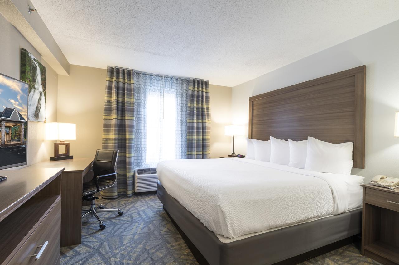 Hotel Country & By Radisson Downtown Tunnel Road 3*