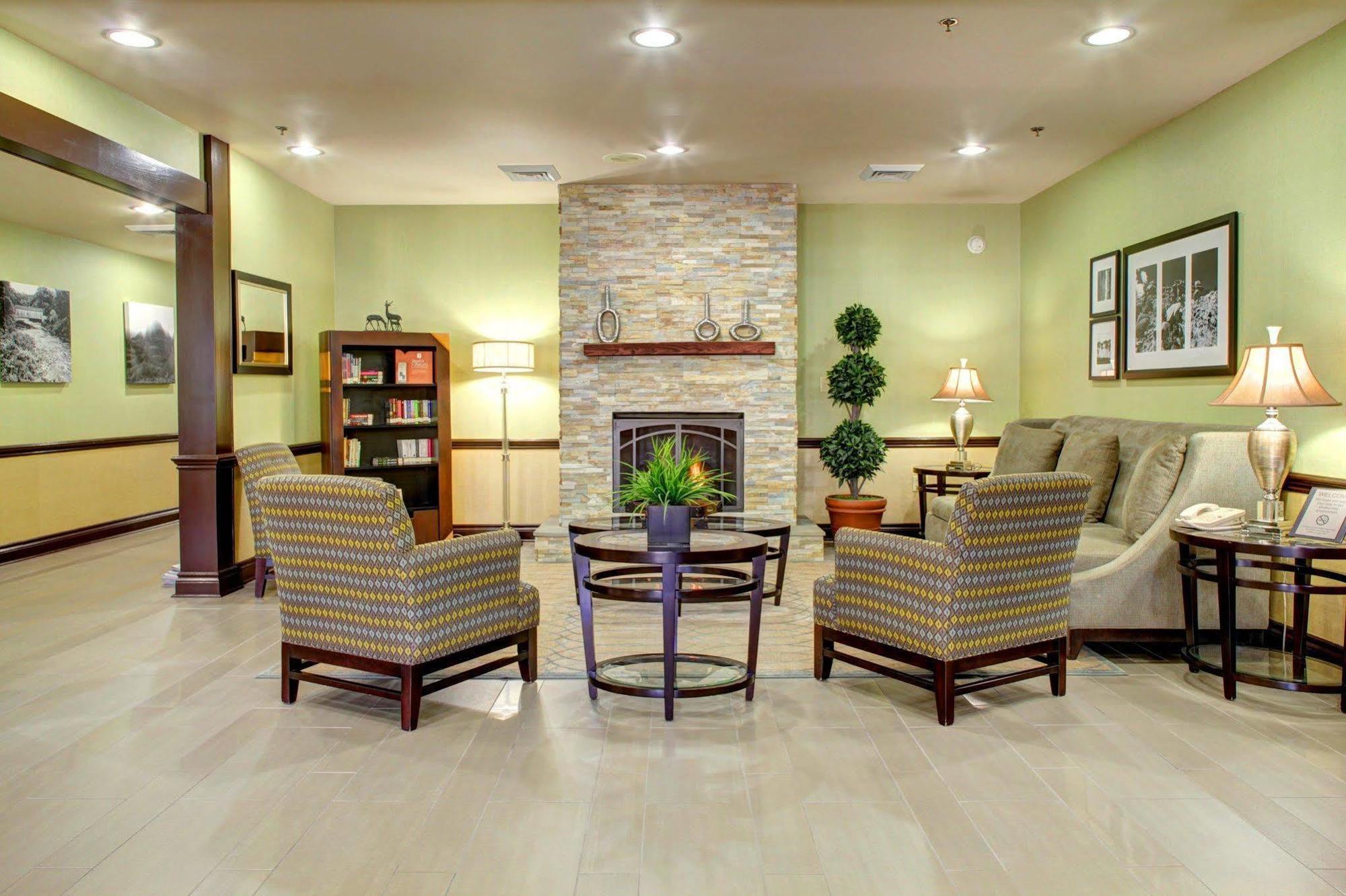 Hotel Country & By Radisson Downtown Tunnel Road 3*
