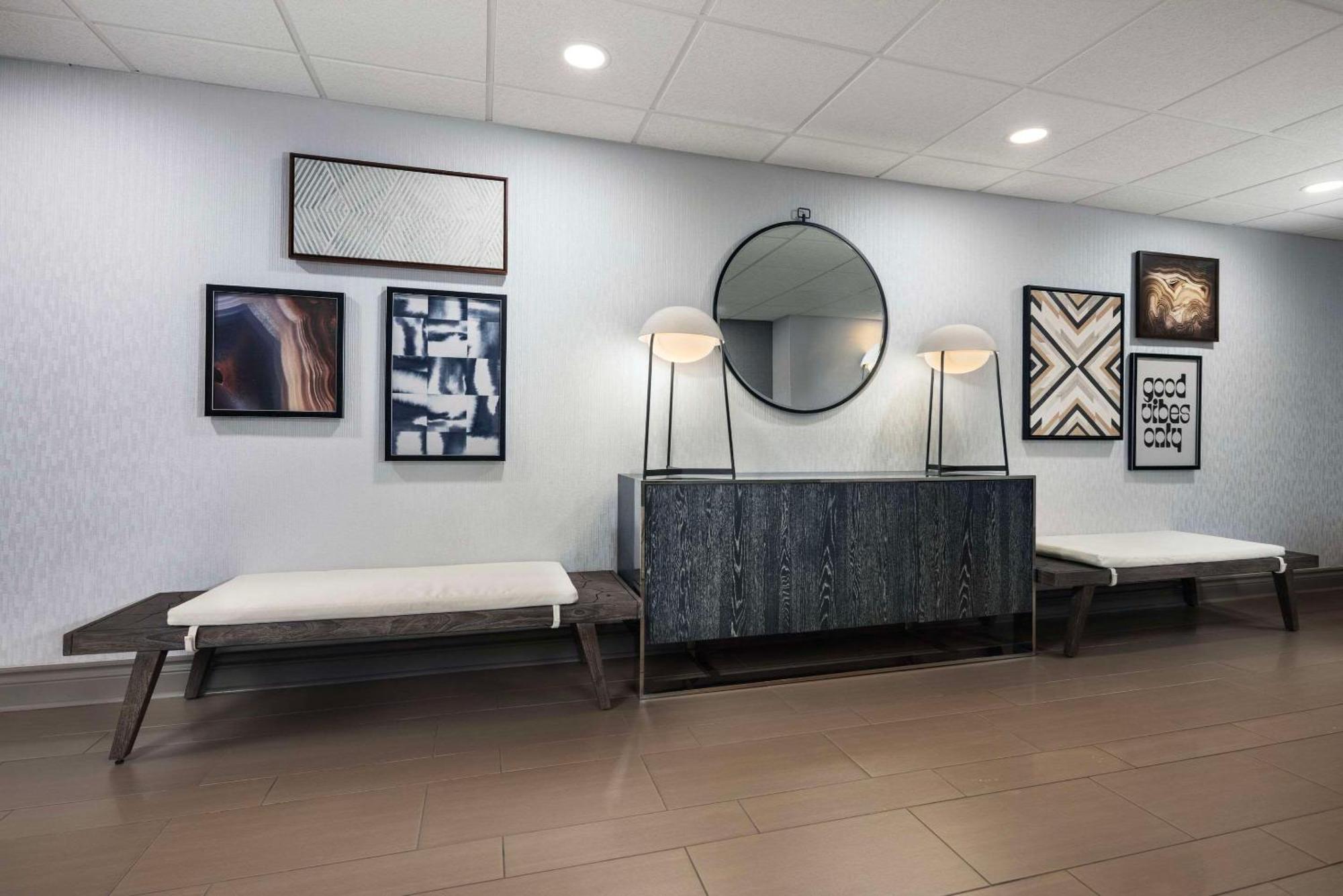 Hotel Country & By Radisson Downtown Tunnel Road