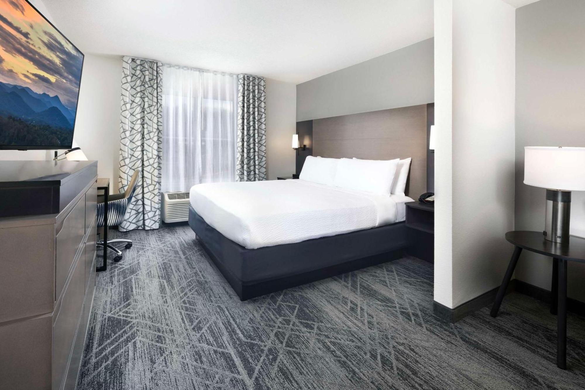 Hotel Country & By Radisson Downtown Tunnel Road