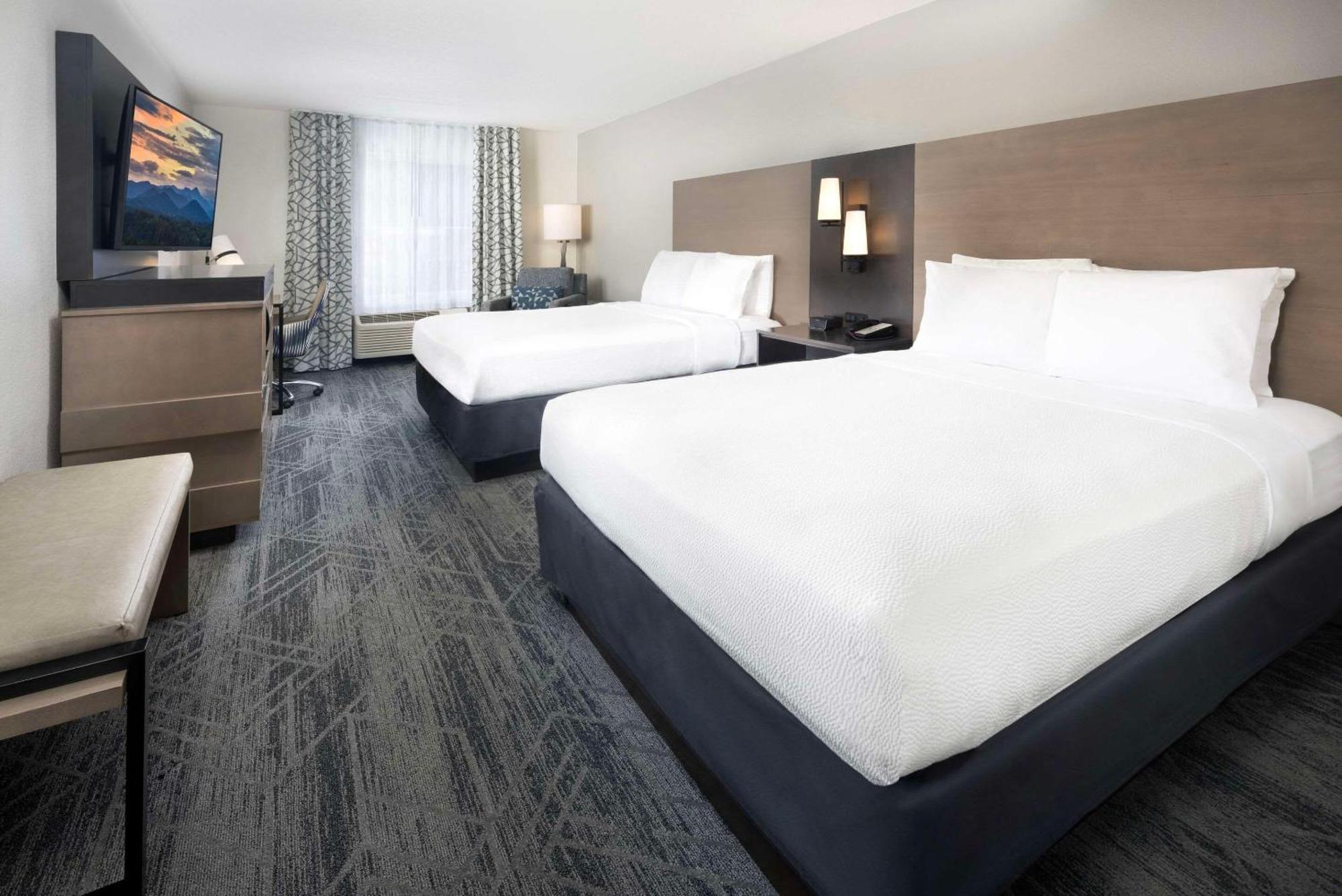 Hotel Country & By Radisson Downtown Tunnel Road