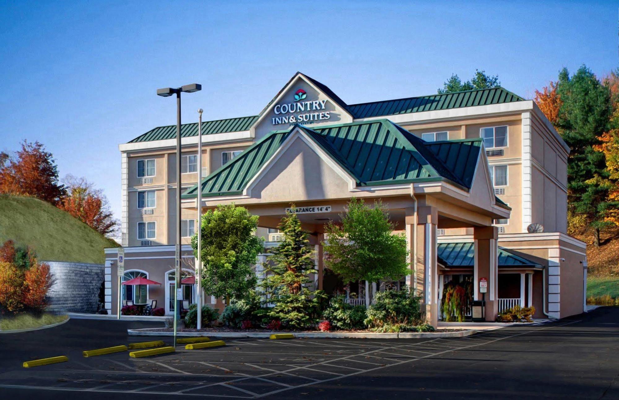Hotel Country & By Radisson Downtown Tunnel Road 3*