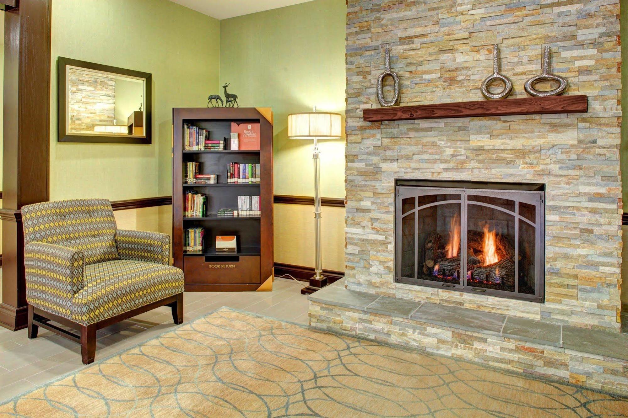 Hotel Country & By Radisson Downtown Tunnel Road 3*